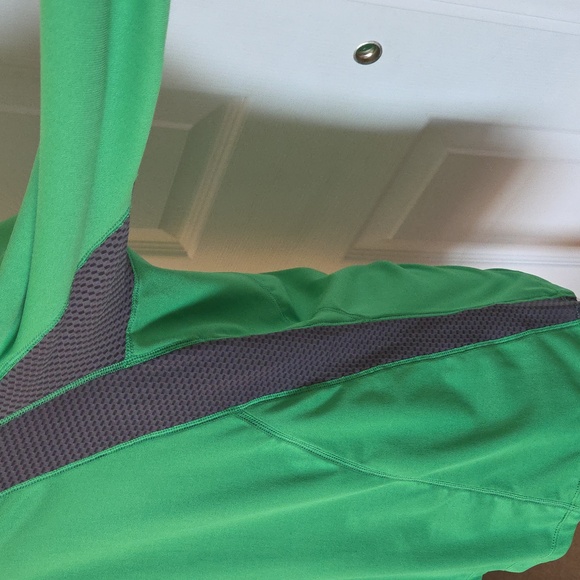 MEN'S SUGOI LONG SLEEVE SHIRT GREEN GRAY MESH CYCLING RUNNING SPORTS SWIMMING - Picture 3 of 7